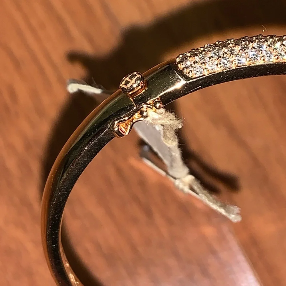 NWT 18k Gold and Diamond Bangle Bracelet